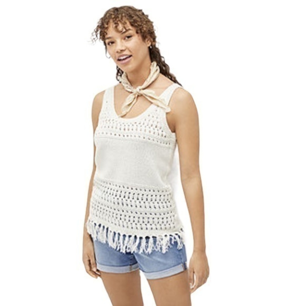 Womans scoop neck sweater tank top Size Medium. NWT